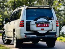 https://riyasewana.com/uploads/mitsubishi-montero-v93-26859316366.jpg