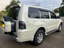 https://riyasewana.com/uploads/mitsubishi-montero-v98-2013-2611541112103.jpg