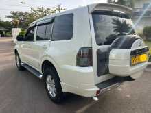 https://riyasewana.com/uploads/mitsubishi-montero-v98-2013-2611541112224.jpg