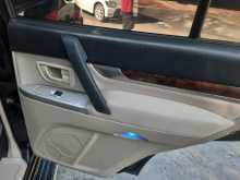 https://riyasewana.com/uploads/mitsubishi-montero-v98-2013-2619401812654.jpg