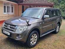 https://riyasewana.com/uploads/mitsubishi-montero-v98-2013-316075512462.jpg