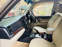 https://riyasewana.com/uploads/mitsubishi-montero-v98-28204017115.jpg