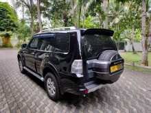 https://riyasewana.com/uploads/mitsubishi-montero-v98-32210444013.jpg