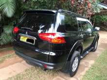 https://riyasewana.com/uploads/mitsubishi-monterosport-2012-1410420612894.jpg