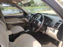 https://riyasewana.com/uploads/mitsubishi-monterosport-201706136746.jpg