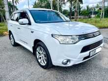 Mitsubishi OutLander PHEV 2014 SUV