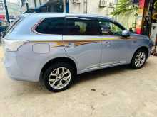 Mitsubishi OUTLANDER PHEV 2014 SUV