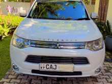 Mitsubishi Outlander 2013 SUV
