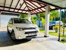 Mitsubishi Outlander 2013 SUV