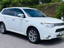 Mitsubishi Outlander PHEV 2014 SUV