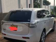 https://riyasewana.com/uploads/mitsubishi-outlander-2014-118535412042.jpg