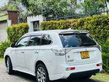 https://riyasewana.com/uploads/mitsubishi-outlander-2014-1913522112882.jpg