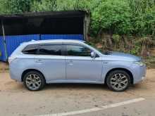 https://riyasewana.com/uploads/mitsubishi-outlander-2014-219195712943.jpg