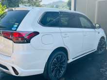 https://riyasewana.com/uploads/mitsubishi-outlander-2015-2020391612562.jpg
