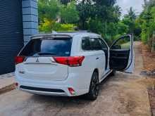 https://riyasewana.com/uploads/mitsubishi-outlander-2015-2119380012512.jpg