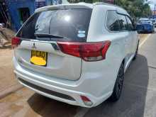 https://riyasewana.com/uploads/mitsubishi-outlander-2015-237015712044.jpg