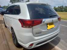 https://riyasewana.com/uploads/mitsubishi-outlander-2015-287411612314.jpg