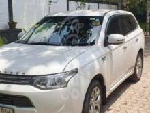 https://riyasewana.com/uploads/mitsubishi-outlander-2015-51316511215460.jpg