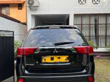https://riyasewana.com/uploads/mitsubishi-outlander-2015-722445612862.jpg