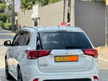 https://riyasewana.com/uploads/mitsubishi-outlander-2017-199283312314.jpg