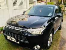 Mitsubishi Outlander PHEV 2013 SUV