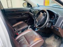 https://riyasewana.com/uploads/mitsubishi-outlander-211230617534.jpg