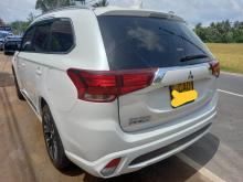 https://riyasewana.com/uploads/mitsubishi-outlander-237022717606.jpg