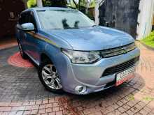 Mitsubishi OUTLANDER PHEV 2014 SUV