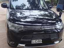 Mitsubishi Outlander PHEV 2014 SUV