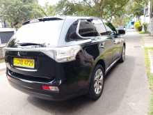 https://riyasewana.com/uploads/mitsubishi-outlander-7124505324.jpg