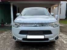 https://riyasewana.com/uploads/mitsubishi-outlander-9133439475.jpg