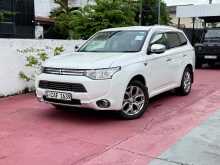Mitsubishi Outlander PHEV G-Premium 2015 SUV