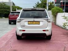 https://riyasewana.com/uploads/mitsubishi-outlander-g-premium-3018060324945.jpg