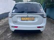 https://riyasewana.com/uploads/mitsubishi-outlander-hybrid-82029344113.jpg