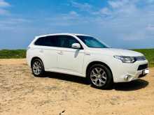https://riyasewana.com/uploads/mitsubishi-outlander-navi-2013-229474012381.jpg