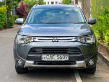 Mitsubishi Outlander Non Hybrid 2014 SUV