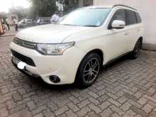 https://riyasewana.com/uploads/mitsubishi-outlander-petrol-172303044493.jpg