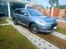 Mitsubishi Outlander Petrol 2015 SUV