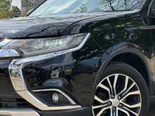 https://riyasewana.com/uploads/mitsubishi-outlander-petrol-27131640215.jpg