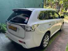 https://riyasewana.com/uploads/mitsubishi-outlander-phev-10120848492.jpg