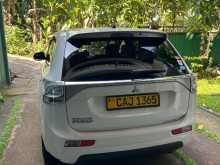 https://riyasewana.com/uploads/mitsubishi-outlander-phev-1012084886.jpg
