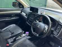 https://riyasewana.com/uploads/mitsubishi-outlander-phev-10120848975.jpg