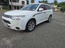 Mitsubishi Outlander PHEV 2013 SUV