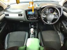 https://riyasewana.com/uploads/mitsubishi-outlander-phev-111515186424.jpg