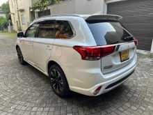 https://riyasewana.com/uploads/mitsubishi-outlander-phev-11160459483.jpg