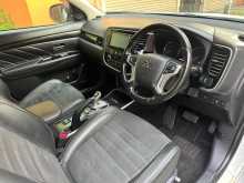 https://riyasewana.com/uploads/mitsubishi-outlander-phev-11160459664.jpg