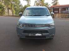 Mitsubishi OUTLANDER PHEV 2013 SUV
