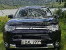 Mitsubishi Outlander PHEV 2014 SUV