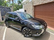 Mitsubishi Outlander PHEV Navi Premium Plus 2016 SUV