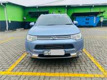 Mitsubishi Outlander PHEV G Nevi Premium 2014 SUV